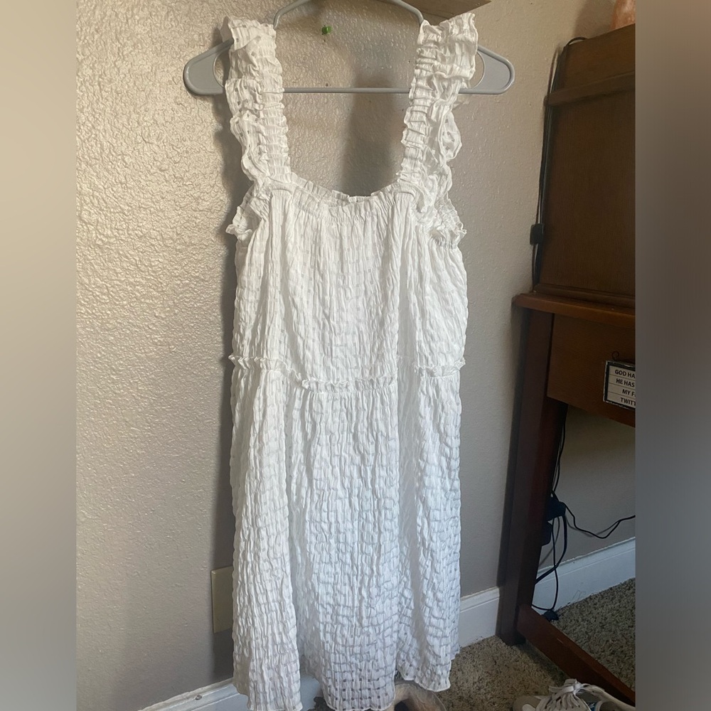 White dress Size large NEW 
Lined, good quality